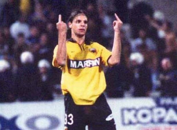 Ο “θρύλος” των μεσαίων δαχτύλων Φερνάντο Νάβας μίλησε στο Open για την μπαλίτσα που του έμαθε ο Ντιέγκο – Tsilibet