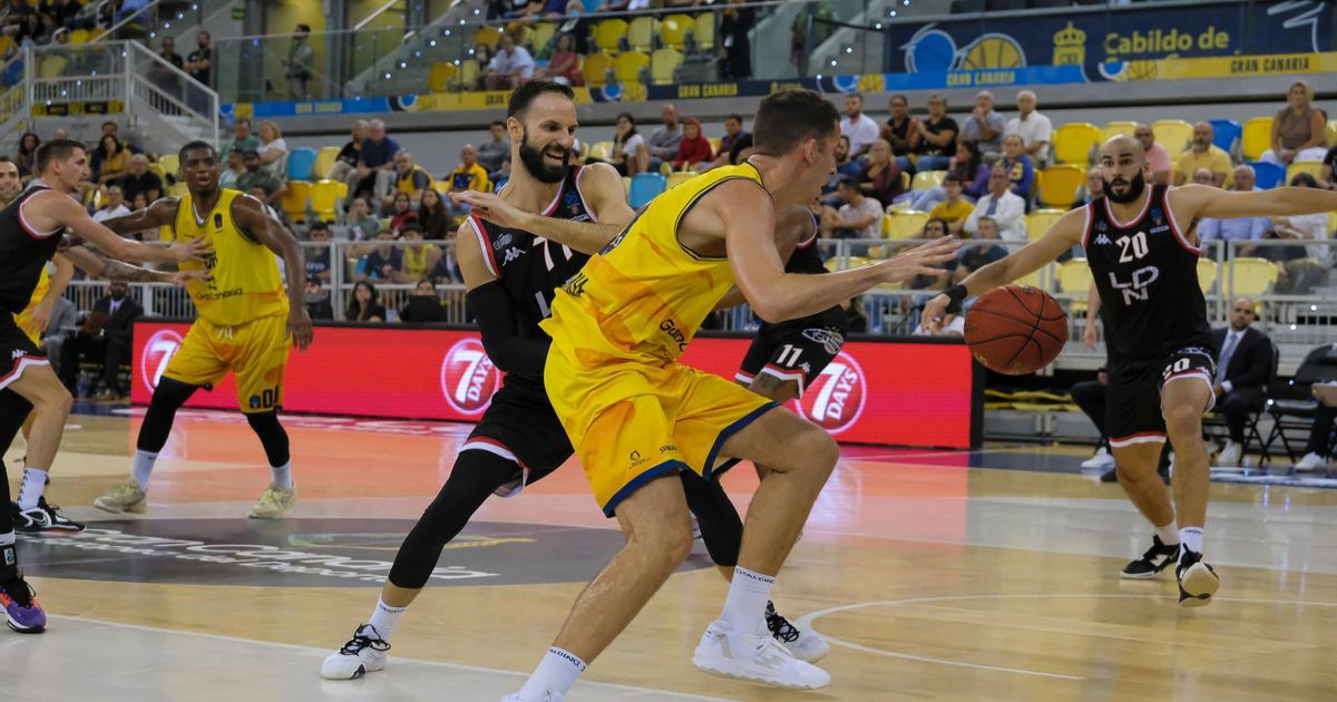 Για τον δεύτερο εντός έδρας αγώνα στο Λονδίνο