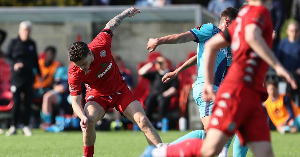 Πατάει την αδιάφορη Taunton Town και σιγουρεύει  τα playoff
