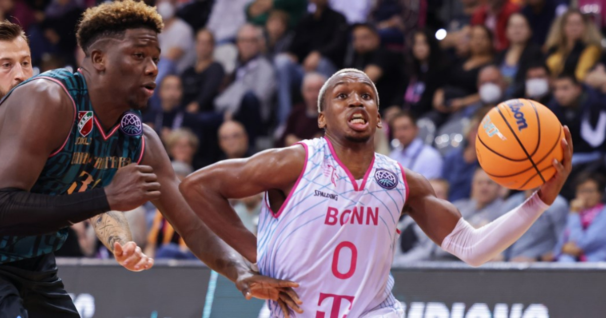 Συνέχεια στις MVP performances από τον Shorts,ξεκινά με νίκη τα Πλέιοφς και σήμερα