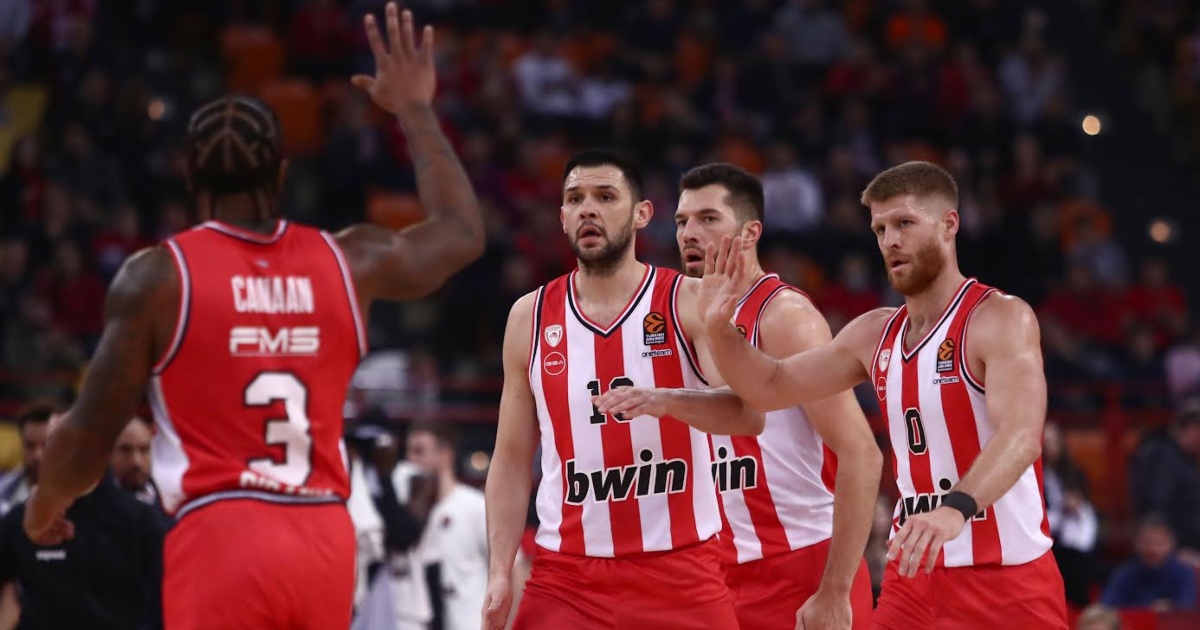 Στην 8άδα μπαίνει ο Θρύλος κάνοντας πλάκα στην έδρα των δανειστών μας