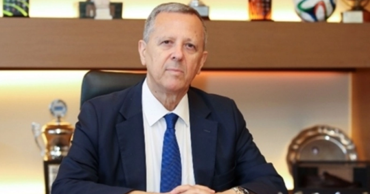 Μπαλτάκος λέει «τελικός χωρίς κόσμο αφού το γήπεδο δεν πληροί τις προυποθέσεις», δεν παραιτείται από ντροπή (vid)