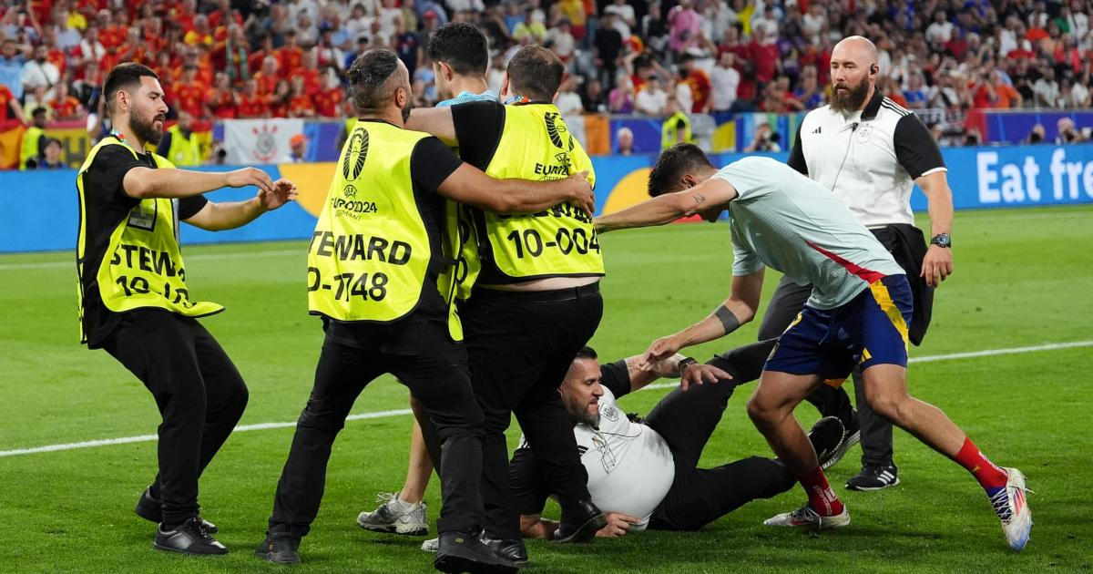 Βρήκε τρόπο να απαλλαγεί από τον Μοράτα η Ισπανία, η ασφάλεια του γηπέδου τα κανόνισε