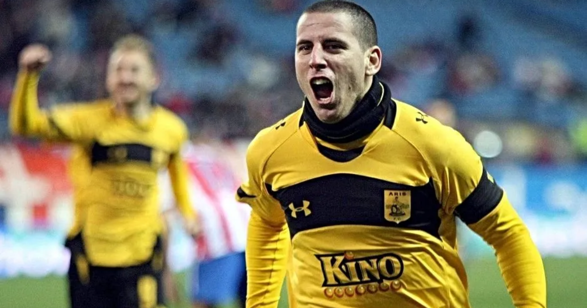 Σέρχιο Κόκε δίνει συνέντευξη μέσα από την μπουζού, επιχειρηματολογεί υπέρ των ναρκωτικών