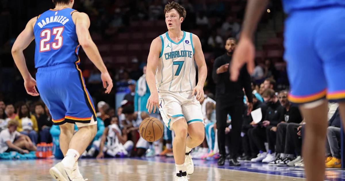 Ντέρμπι στην Σάρλοτ με το πιτσιρίκι να κερνάει εικοσάρα τους Νικς