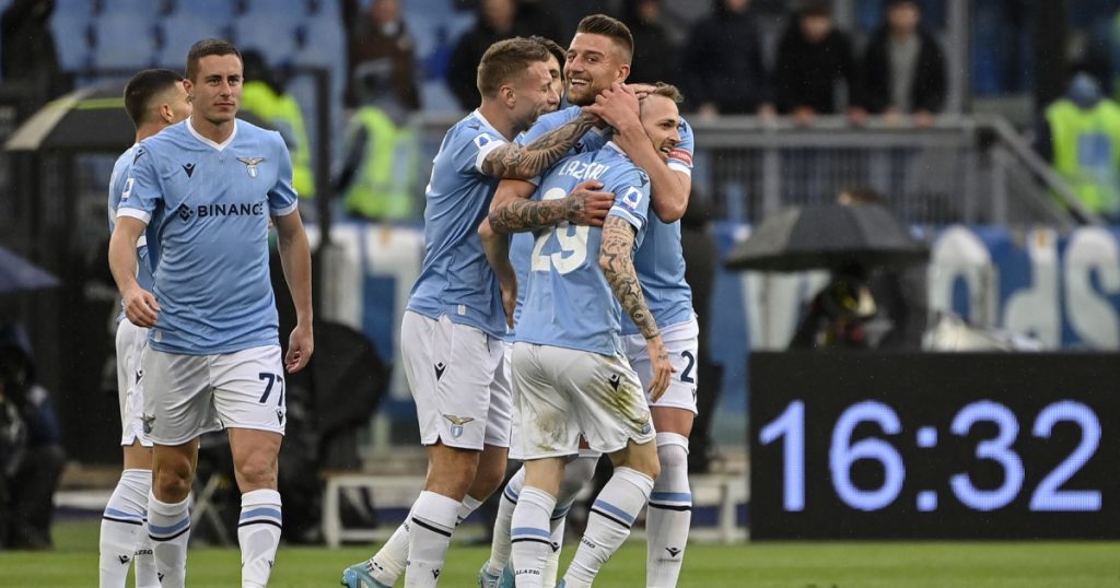 Η Λάτσιο βρίσκεται στην κορυφή της Serie A και αντιμετωπίζει τη Σασουόλο με στόχο να συνεχίσει το νικηφόρο σερί της.